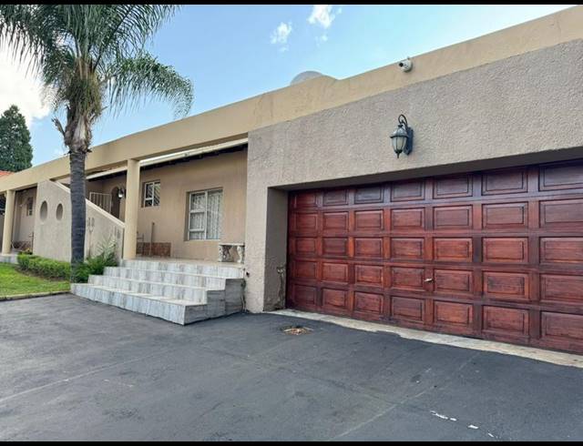 5 BEDROOM HOUSE FOR SALE IN HEUWELOORD